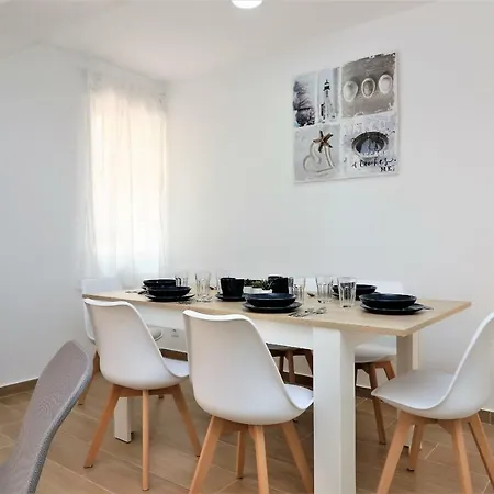 Tugar 4-8 Apartment *